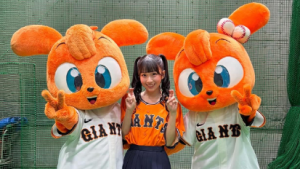 巨人ファンフェスに“18歳人気美女”がサプライズ出演　「ずっとお会いしたかった」と念願の初対面明かす