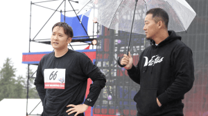 杉谷拳士、SASUKEで落水し“大将”中田翔にすがるも…　「抱きしめて」からの展開に「オモロすぎ」