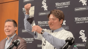 村上宗隆、ホワイトソックス入団会見でジョークかます「ちゃんとつかみ用意してるの偉いぞ」