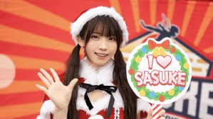 えなこ、ミニスカサンタで「SASUKE」挑戦も開始5秒で“ずぶ濡れ”に…「早すぎやろ」「濡れた後も可愛い！」