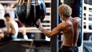 井上尚弥、ピカソ戦直前の“バケモンすぎる背筋”公開にファン「相手大丈夫かな？w」「な、な、、なんだこの鎧」