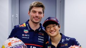 降格の角田裕毅、フェルスタッペンと“ヘルメット交換”　笑顔のお別れにファンは涙「絶対戻ってきて！」「寂しくなります」