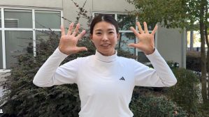 渋野日向子「やっと笑顔になった」悔しい1年を“しぶこスマイル”で総括　「期待してます」と応援続々