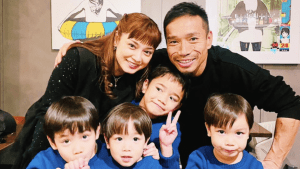 「イケメン揃い」長友佑都、平愛梨の誕生日に“お揃いコーデ”の4兄弟ショット公開！「こんなに可愛いとは」と反響