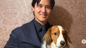 デコピンもNY晩餐会に登場　MLBが伝えた“2年越しの伏線回収”に大反響「最強コンビ！」「媚びてない顔めちゃかわ」