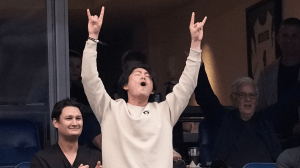 アストロズ新戦力・今井達也のNFL観戦が話題　Hポーズに会場どよめき「何してんねん今井くん！」「新年早々初大笑い頂きました」