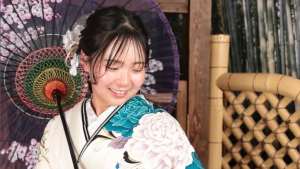 「うわ！これは可愛い」菅楓華、大胆“青バラ”振袖姿　新成人の晴れ着ショットに「メッチャ綺麗」と絶賛