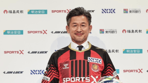 「永遠のキング」三浦知良が福島ユナイテッドFC加入会見　ユニ姿にファン沸き立つ「これは練習見に行かないと」「ようこそ福島へ」