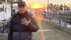 長友佑都、初日の出バックに“意味深ポーズ”　「これはもしかして…」「5人目ですか？」と予測の声続々