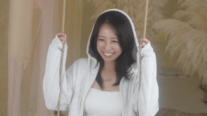 園田彩乃、行方不明った「短パン」姿で歓喜の報告！　30歳の無防備すぎる美脚ショットに「結婚したい」の声