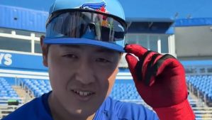 岡本和真「おやすみ、ブルージェイズファンのみんな！」　球団の投稿にSNSツッコミ殺到　「日本ではお昼です」「元気そうで何より」