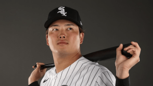 村上宗隆、メジャー初のフォトデーで見せた凛々しい表情　新たなユニフォーム姿に反響「キリッとしてる」「似合ってるやん」