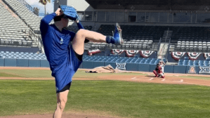 「今年の朗希君は更に進化」佐々木朗希、キャンプ直前に投球を“チラ見せ”　 ショートパンツ姿の肉体美に視線集中