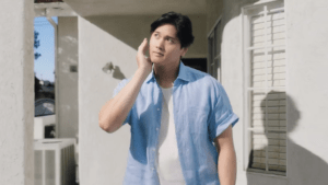 大谷翔平、水に濡れカメラにイタズラな笑顔！　さわやかハーフパンツ姿で出演の新CMに「野手× 投手× 俳優の3刀流」の声