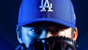 山本由伸の瞳に宿る“ドジャーブルーの情熱”は…　ド軍フォトデーのドアップショットに「エースカッコよすぎ」「胸が熱くなる」