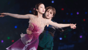 本田真凜＆宇野昌磨、恋人同士の“幻想的アイスダンス”に「なんて綺麗なんでしょう」　視線交わす2人にネットため息「美しすぎて見惚れてしまう」