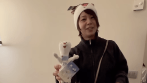 髙木菜那、人気で品薄の五輪公式キャラグッズを大量ゲット　帽子姿ではしゃぐ姿に「やばい！欲しすぎる！」「どんだけ買うんやぁ～」と羨望の声