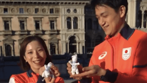 りくりゅう「メロメロじゃん」五輪マスコットと感動対面　わちゃわちゃ全開の喜びぶりに「可愛さの大渋滞」の声