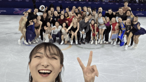 坂本花織、太陽みたいな笑顔炸裂！　“りくりゅう”ペアら選手たちとの自撮りに19万いいねの反響　「世界のあるべき姿」「めっちゃ元気もらった」　