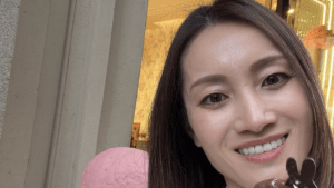 44歳・荒川静香、ウサギ型ジェラート片手に“至福のオフ感”！　伝説の「アイスクリーム秘話」披露に「荒川さんといえばコレ」