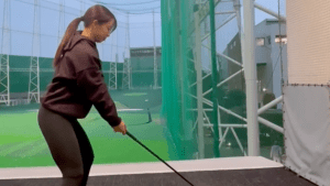 「フィジカルオバケ」園田彩乃、黒レギンス姿での打ちっぱなし練習に反響「基本は下半身」「コンペの開催も近いですかね？」