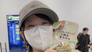 高木菜那にマネージャーも思わず「恐るべし」　ミラノでもストックしていた愛用品にコメント殺到　「渋いな！！」「ファミマのそれ！私も大好き」