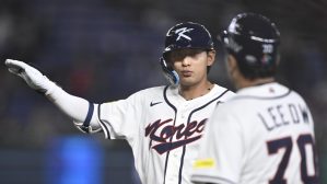 イ・ジョンフの首元に衝撃「野球する時につけるネックレスじゃないんよ」超高級品に熱視線「磁気ネックレスかと思ったら」「おそらく300万円？」