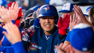 「男前です」岡本和真、初アーチに国内外から祝福殺到！　ホームランジャケット姿の歓喜ショット公開