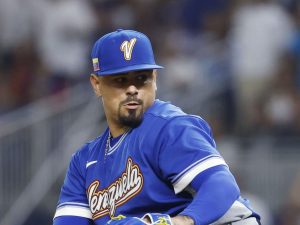 イタリア戦の８回に登板し、好投したベネズエラのマチャド＝マイアミ（共同）