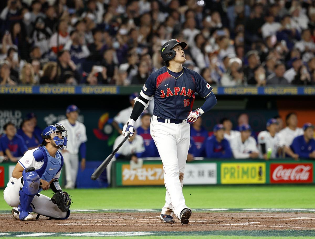 ＷＢＣ１次リーグ初戦の台湾戦の２回、右越えに先制の満塁本塁打を放つ日本・大谷翔平＝６日、東京ドーム