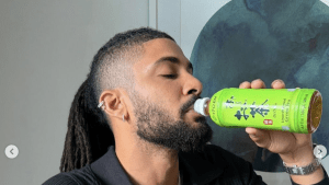 波乱の記者会見からまさかのコラボ！　タティスJr.、“お〜いお茶”飲み日本語でコメント　「大好きになりました」「粋な対応するねぇ」とファン興奮