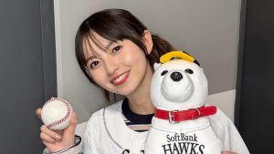 「顔ちーちゃかった」齋藤飛鳥、開幕始球式に降臨も…背番号に愛あるツッコミ「1が足りない」SNSで話題に