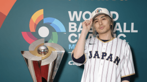 WBC決勝に藤井風！　 マイアミに降臨した“侍ユニ姿”に騒然 「似合いすぎ」「元気そうでよかった」