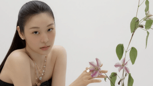 キム・ヨナ、35歳の美貌に約3万いいねの反響！　黒ドレスや“へそ出し”Tシャツ姿に「So beautiful」「Marry me」とコメント殺到　