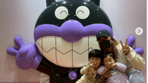 女子プロゴルファーの甥っ子たちとのアンパンマンミュージアムを満喫したオフショットに反響「めっちゃ楽しそう！」「スマイル咲き誇れ」