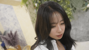 園田彩乃、白ビキニでアンニュイな表情浮かべファン骨抜き！　「めちゃセクシー」「今まで見たこと無い表情」