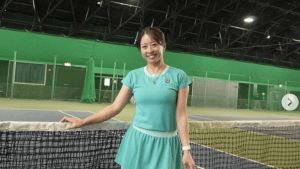 園田彩乃、FILA新作の春らしいグリーンコーデに「めちゃくちゃ可愛い」「脚綺麗」と絶賛の声