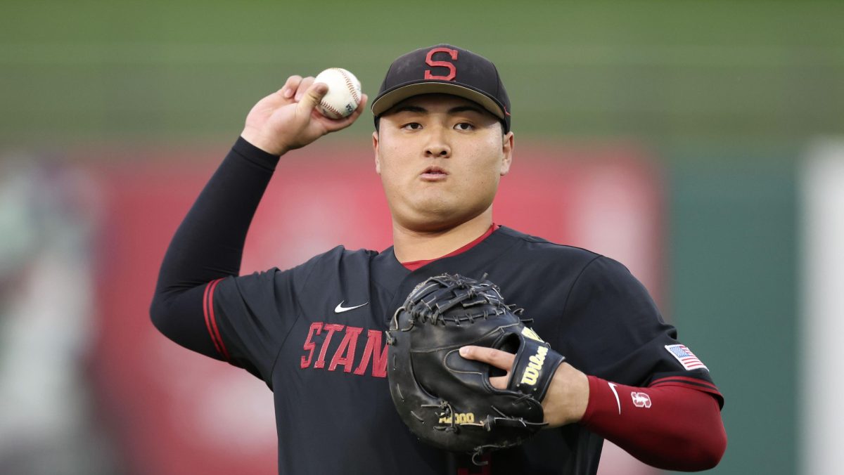 試合前、キャッチボールするスタンフォード大・佐々木＝サプライズ（共同）