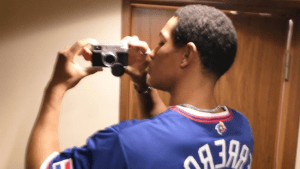 万波中正、誕プレの“ゲレーロJr.ユニ”姿でまさかの展開　本人降臨にどよめき「今年こそホームラン王！」「本人からコメント来てるのヤバすぎ」