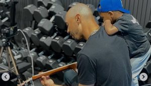 「この人すごい」ド軍ベッツの多才ぶりにネット驚愕！　ギターの腕前をついに披露「遠征の時とかケース背負っていて、ずっと気になっていた」