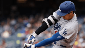 大谷翔平、打った瞬間“確信歩き”　バックスクリーンへ飛び込む特大2号ソロにファン大興奮「さすがの一発」「量産体勢の始まり」