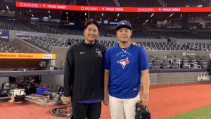 「まるで野球マンガ」　菅野智之、岡本和真とメジャー初対決し笑顔の2ショットに感激の声　「何か…泣ける」「感慨深いなぁ」