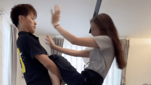 丸高愛実「足の臭い嗅ぐな」　柿谷曜一朗との“夫婦アクロバット動画”に反響「りくりゅうみたい」「体幹凄すぎます！」