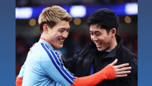 負傷中の遠藤航も「ナイス勝利」！　堂安律との笑顔2ショットに「別の意味で焦って見てるかも」「復帰待ってます」