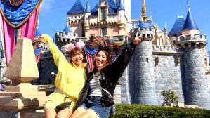 吉田優利「ゴルフより歩いとるがな！」古江彩佳と海外ディズニー14時間満喫　笑顔の仲良し2ショットを公開