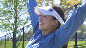 「SEXY BODY…」園田彩乃、春の日差しの中背伸びする姿に絶賛　「爽やか美人だぁ～」「スタイルまじでえぐい！」