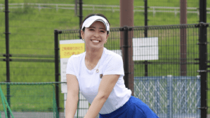 「脚めっちゃ綺麗」園田彩乃、青ミニスカの春コーデ　「かわいいし素敵だしかっこいい」「お似合いです」と絶賛の声