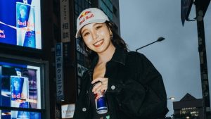 「女優さん顔負け」高梨沙羅、美デコルテ全開で“クールビューティー”な私服姿　「めええっちゃ綺麗」「最高好き！」