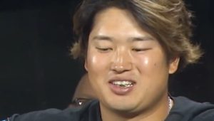 「大谷翔平に次ぐ…」村上宗隆、ベンチの談笑シーンに注目　二刀流説にSNS熱狂「投げる気ですね」「投手・村上宗隆あるか？！」