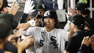 「バケモンすぎ…」村上宗隆、リーグ単独トップの20号に騒然！　デビューイヤーの大台到達に「もう漫画の世界すら超えてる」